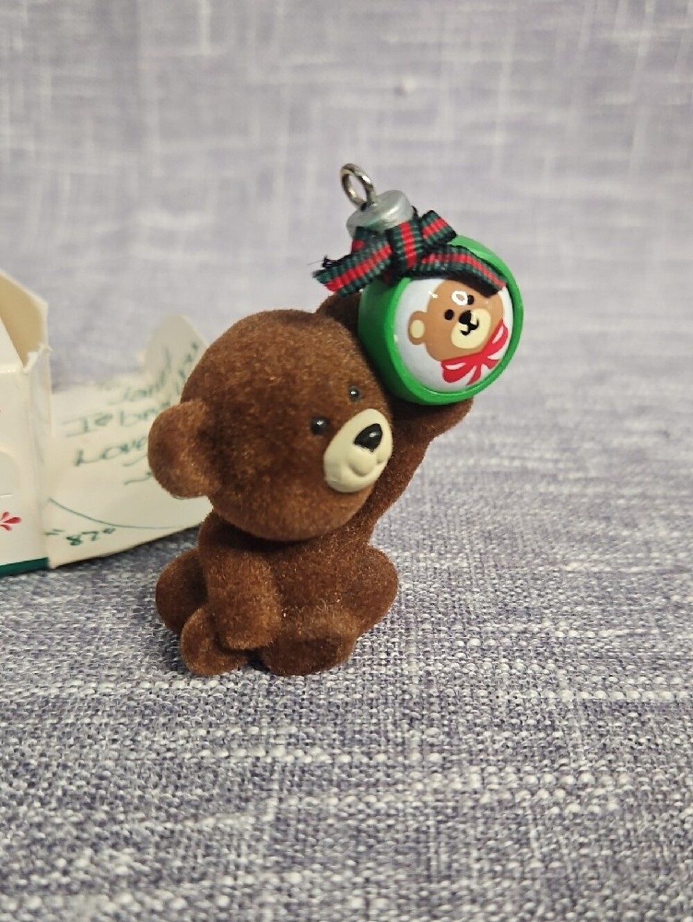 Hallmark White and Green Keepsake Ornament Box - Picture 5 of 7